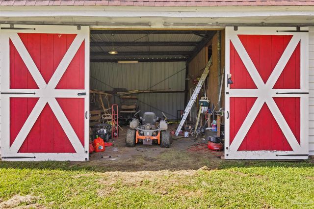 605 Meander Ln, Cantonment, FL 32533