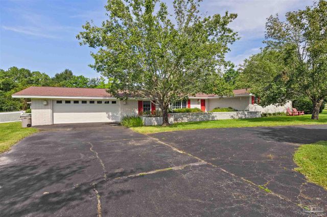 605 Meander Ln, Cantonment, FL 32533
