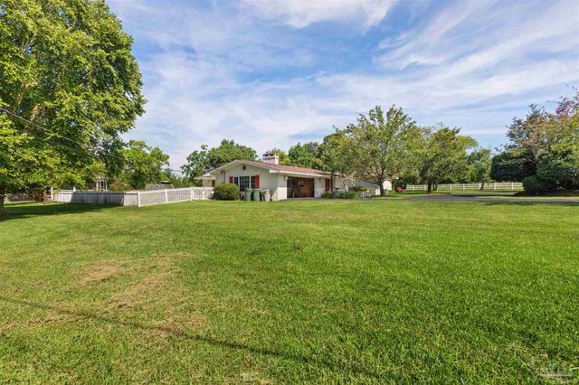 605 Meander Ln, Cantonment, FL 32533