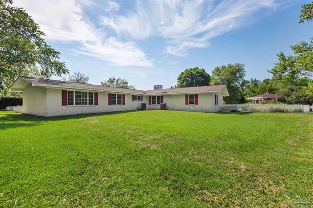605 Meander Ln, Cantonment, FL 32533