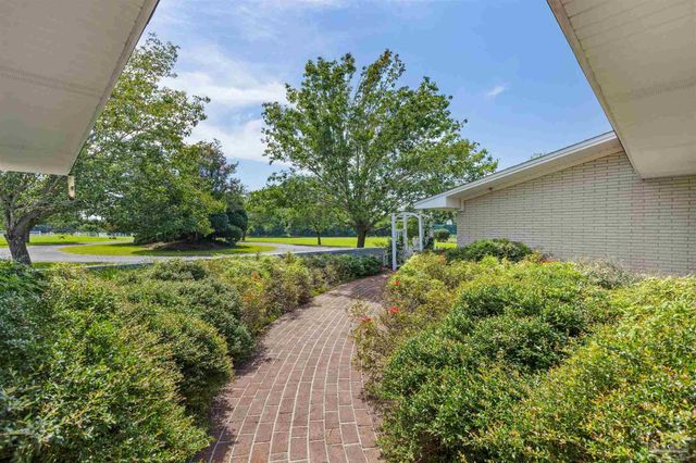 605 Meander Ln, Cantonment, FL 32533