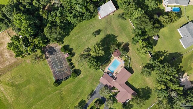 605 Meander Ln, Cantonment, FL 32533