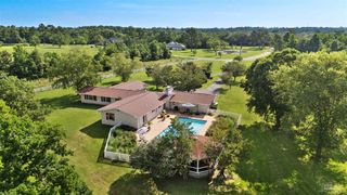 605 Meander Ln, Cantonment, FL 32533