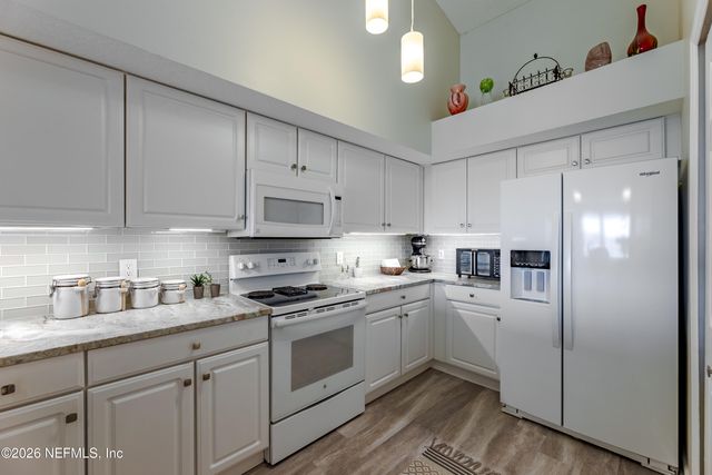 3327 LIGHTHOUSE POINT Lane, Jacksonville, FL 32250