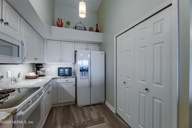 3327 LIGHTHOUSE POINT Lane, Jacksonville, FL 32250