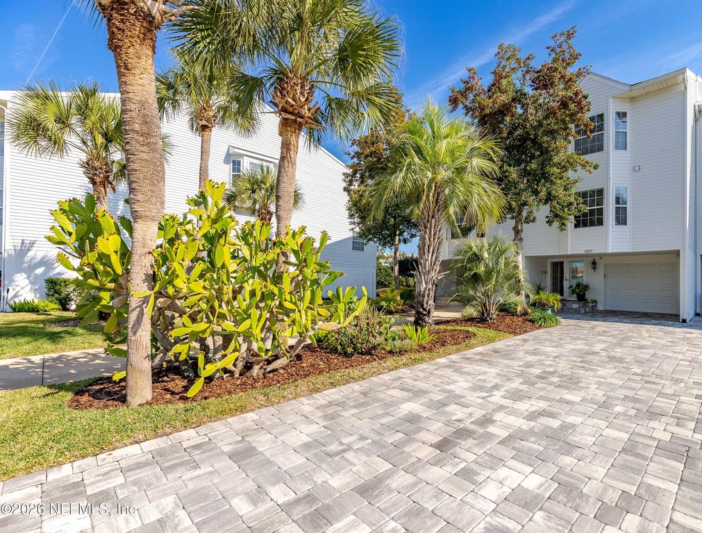 3327 LIGHTHOUSE POINT Lane, Jacksonville, FL 32250