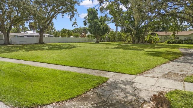 1334 Plumosa DR, Fort Myers, FL 33901