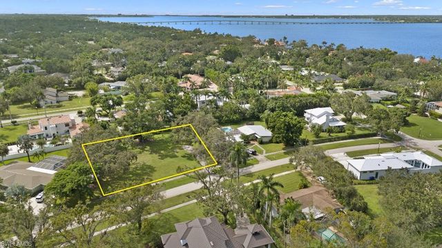 1334 Plumosa DR, Fort Myers, FL 33901