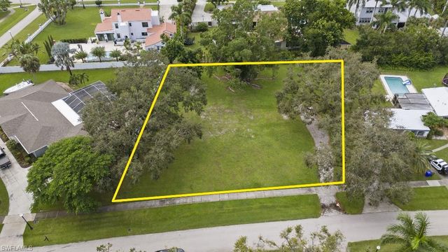 1334 Plumosa DR, Fort Myers, FL 33901