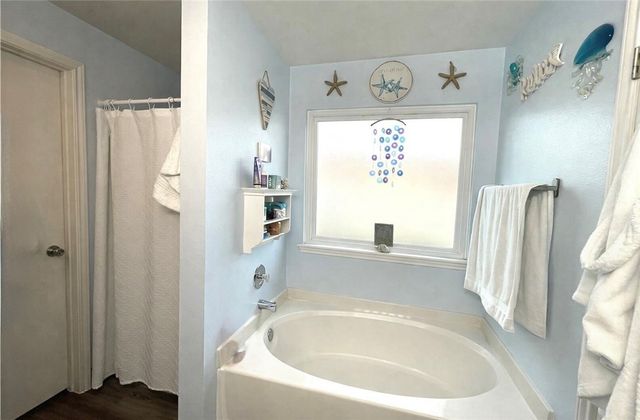 2011 Cottonwood Dr, Portland, TX 78374