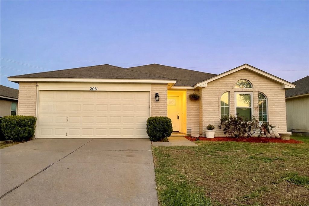 2011 Cottonwood Dr, Portland, TX 78374