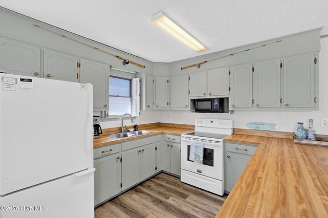 1303 N Topsail Drive, Surf City, NC 28445