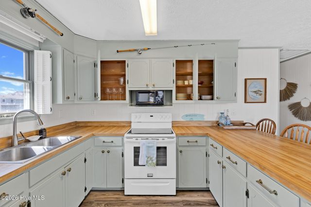 1303 N Topsail Drive, Surf City, NC 28445
