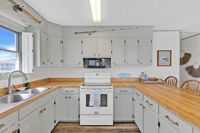1303 N Topsail Drive, Surf City, NC 28445