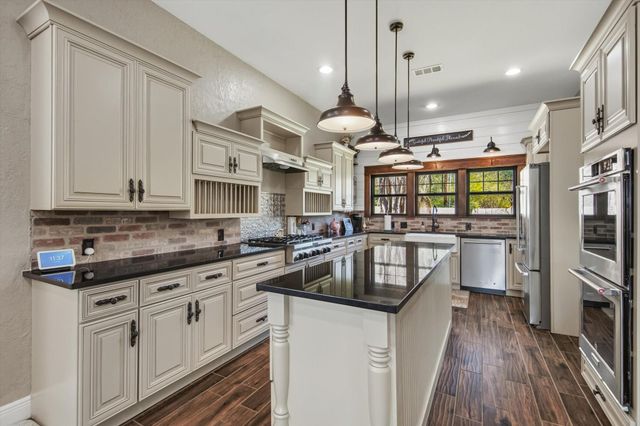 9711 150 Highway, Shepherd, TX 77371