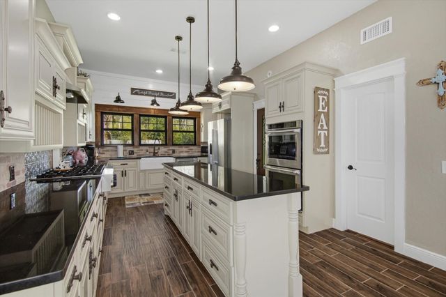 9711 150 Highway, Shepherd, TX 77371