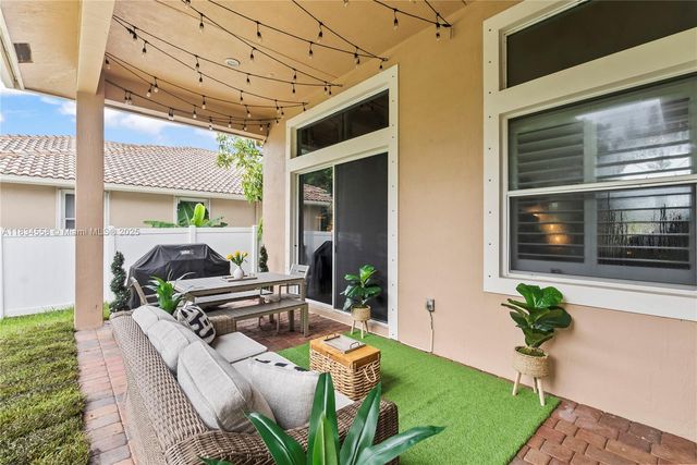 8346 SW 51st St, Davie, FL 33328