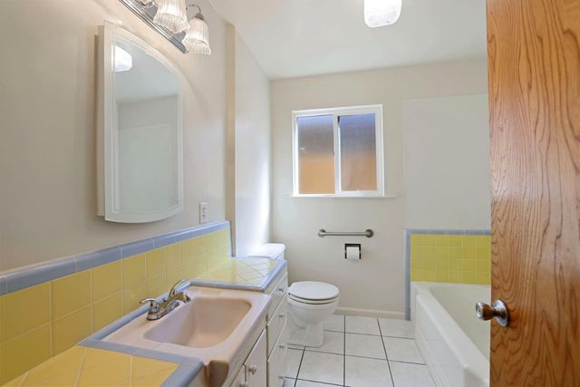 328 W Turner Rd, Lodi, CA 95240
