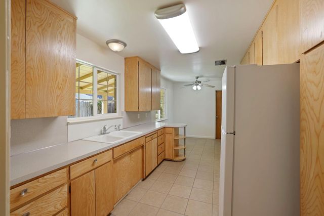 328 W Turner Rd, Lodi, CA 95240