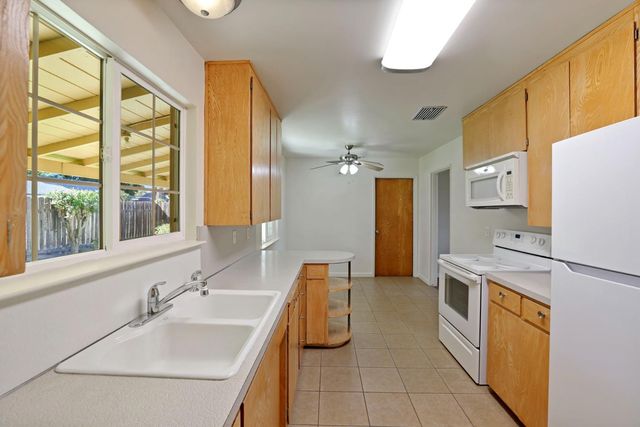 328 W Turner Rd, Lodi, CA 95240