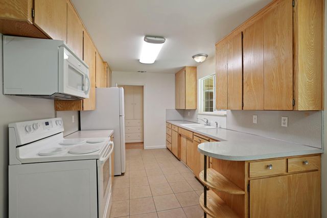 328 W Turner Rd, Lodi, CA 95240