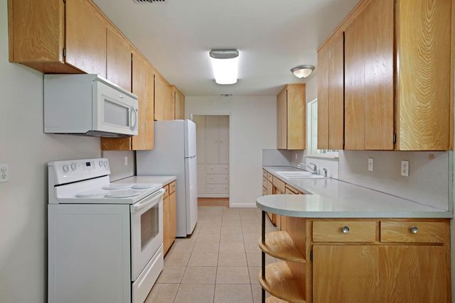 328 W Turner Rd, Lodi, CA 95240
