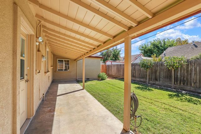 328 W Turner Rd, Lodi, CA 95240