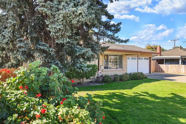 328 W Turner Rd, Lodi, CA 95240