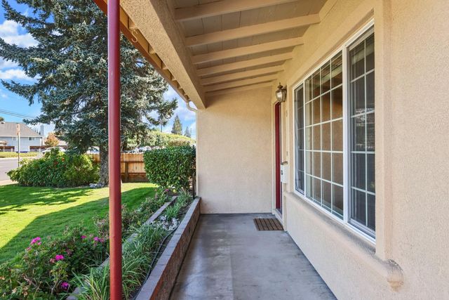328 W Turner Rd, Lodi, CA 95240