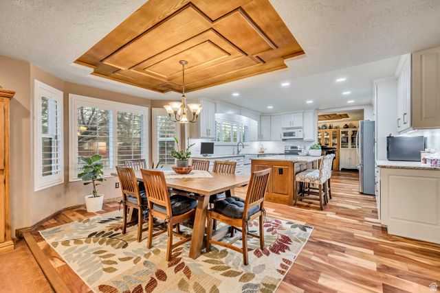 1972 E EVERLEIGH CIR, Sandy, UT 84093