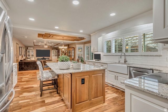 1972 E EVERLEIGH CIR, Sandy, UT 84093