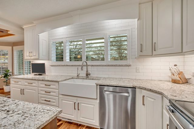 1972 E EVERLEIGH CIR, Sandy, UT 84093