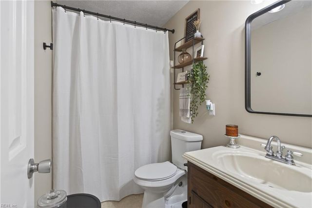 1840 Oyster Bay LN, Suffolk, VA 23436