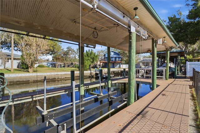 300 NW 12TH AVENUE, Crystal River, FL 34428