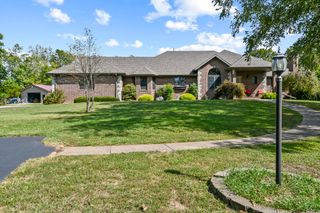 1201 East Sunset Lane, Springfield, MO 65803