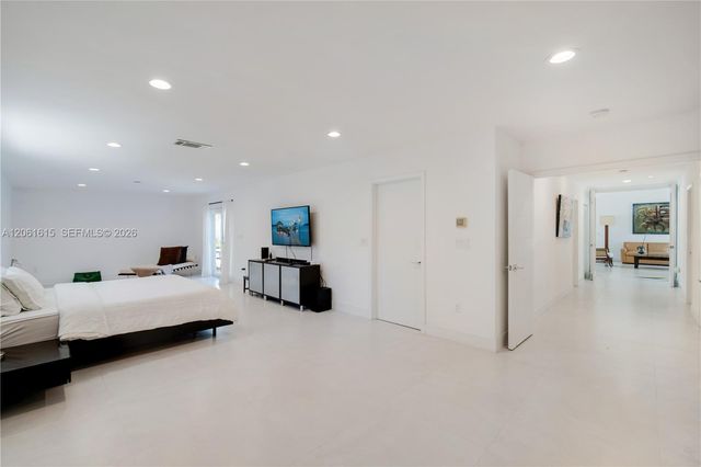 324 Caribbean Rd, Key Biscayne, FL 33149