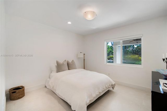 324 Caribbean Rd, Key Biscayne, FL 33149