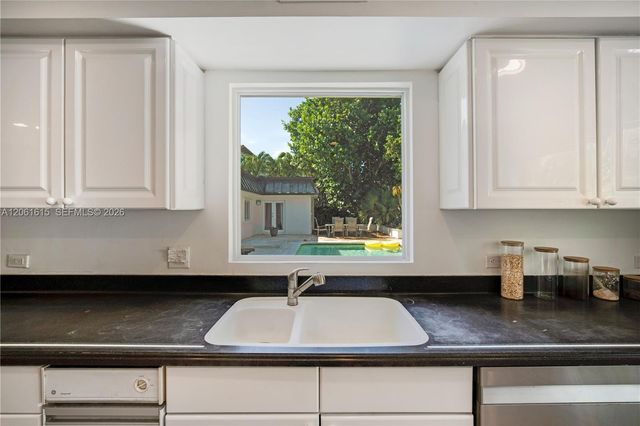 324 Caribbean Rd, Key Biscayne, FL 33149