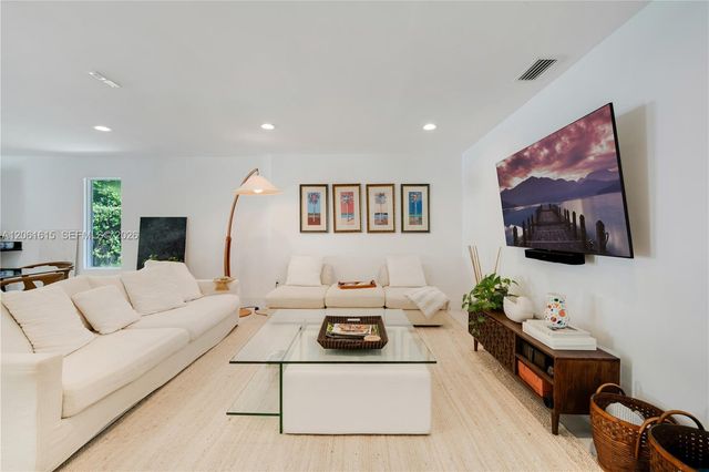 324 Caribbean Rd, Key Biscayne, FL 33149