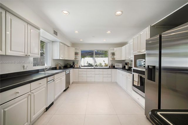 324 Caribbean Rd, Key Biscayne, FL 33149