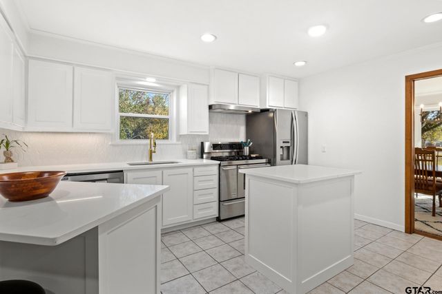 110 Magnolia St, Pittsburg, TX 75686