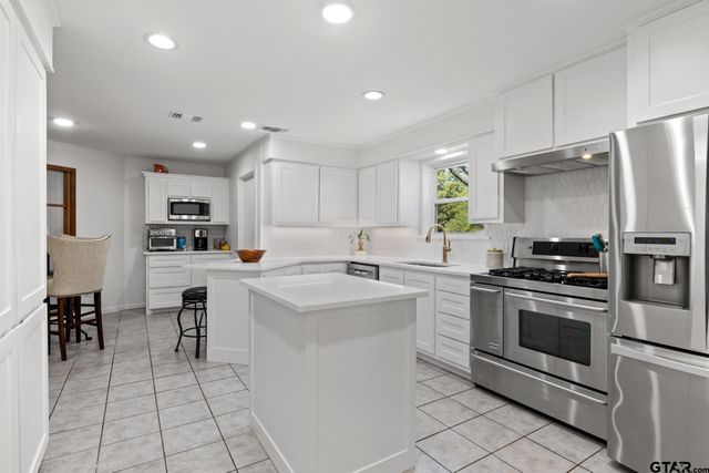 110 Magnolia St, Pittsburg, TX 75686