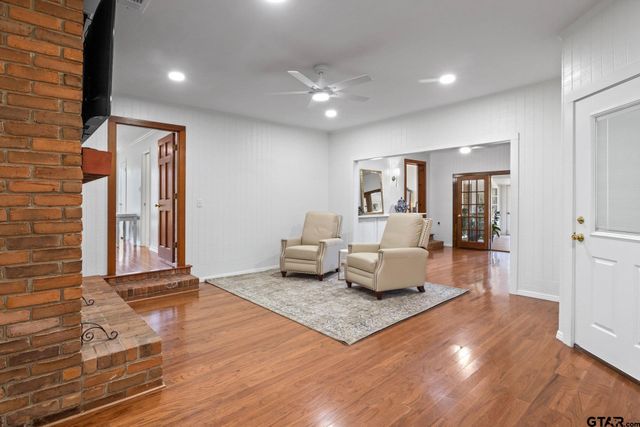 110 Magnolia St, Pittsburg, TX 75686