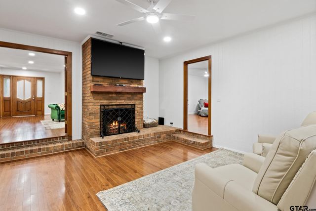 110 Magnolia St, Pittsburg, TX 75686