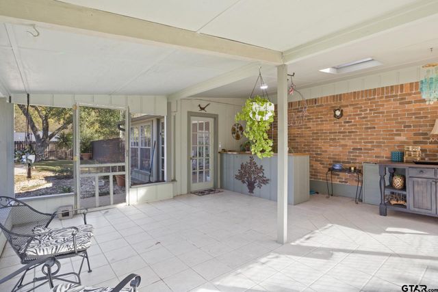 110 Magnolia St, Pittsburg, TX 75686