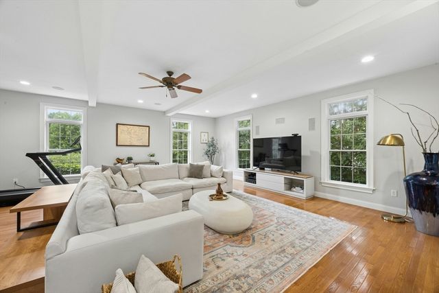 33 Dairy Drive, Upton, MA 01568