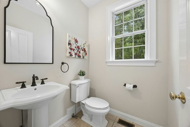 33 Dairy Drive, Upton, MA 01568