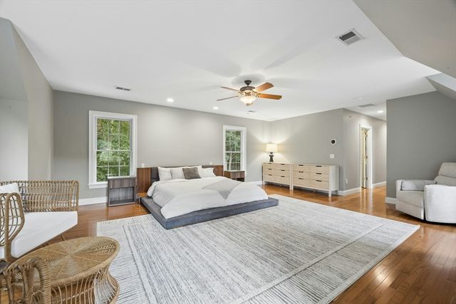 33 Dairy Drive, Upton, MA 01568
