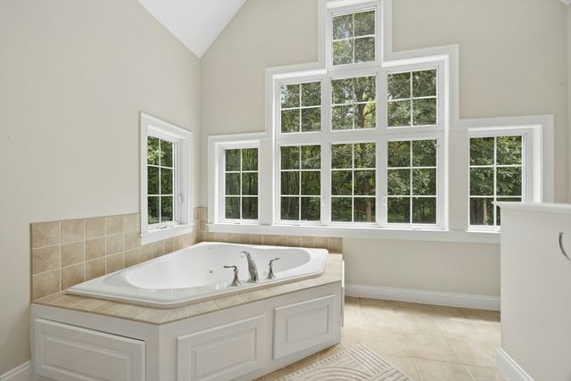 33 Dairy Drive, Upton, MA 01568