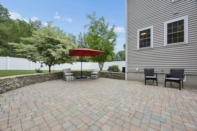 33 Dairy Drive, Upton, MA 01568